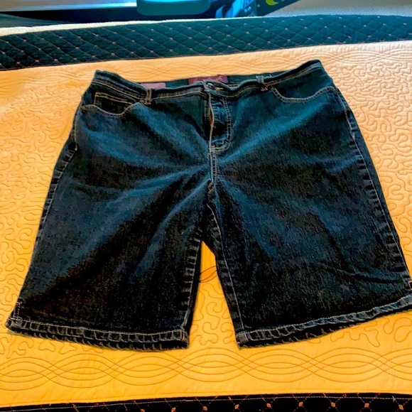 Gloria Vanderbilt Bermuda Jean Shorts 
